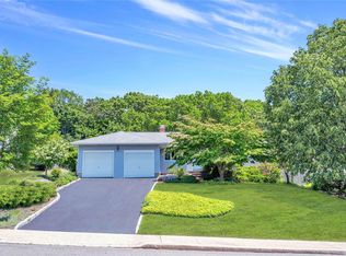 74 Amsterdam Rd, Smithtown, NY 11787