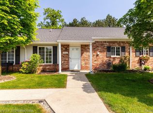 29410 Pendleton Club Dr #38, Farmington, MI 48336