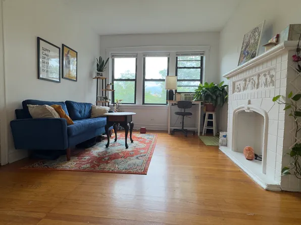 2927 W McLean Ave APT 3, Chicago, IL 60647