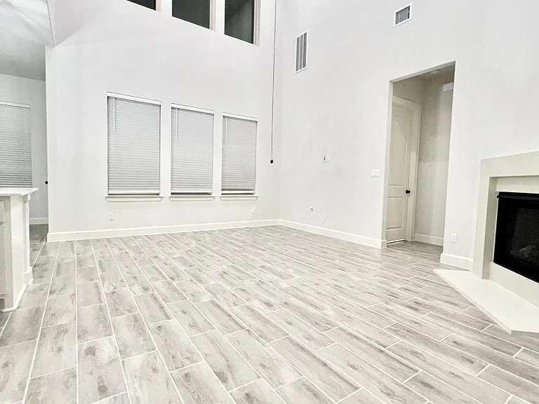 6904 Empresa Dr — Photo 3