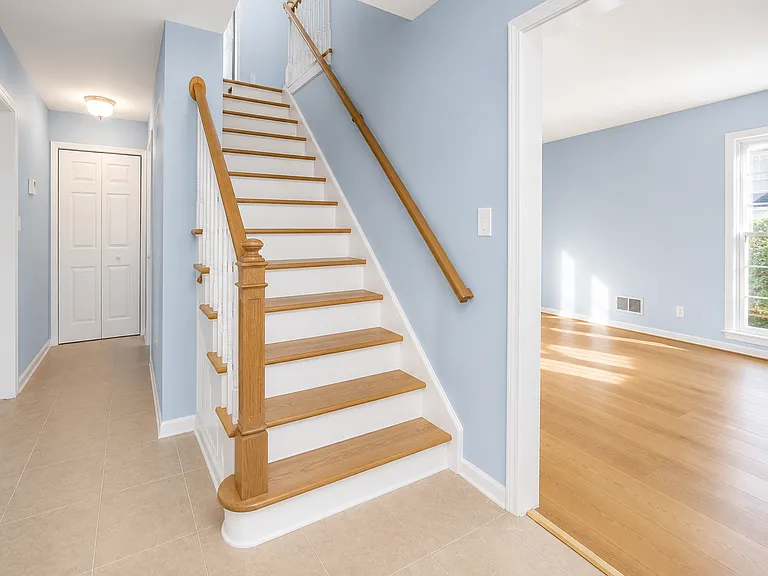 4005 Ashridge Dr — Photo 2