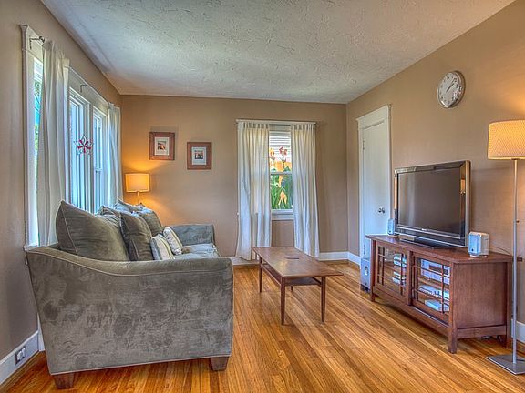 3rd image of 1834 N Avenue 52