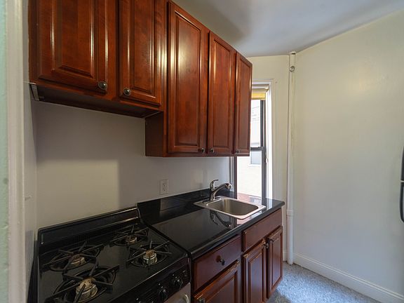 4th image of 210 E 38th St APT 1A