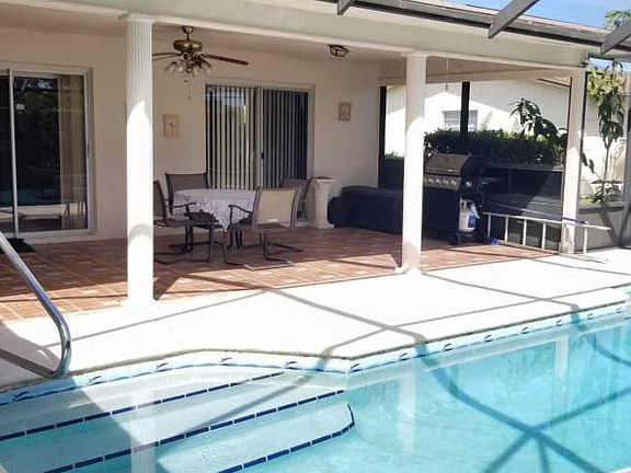 4th image of 1102 SE Mendavia Ave