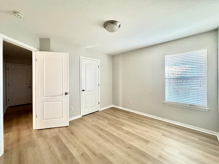 3rd bedroom with closet