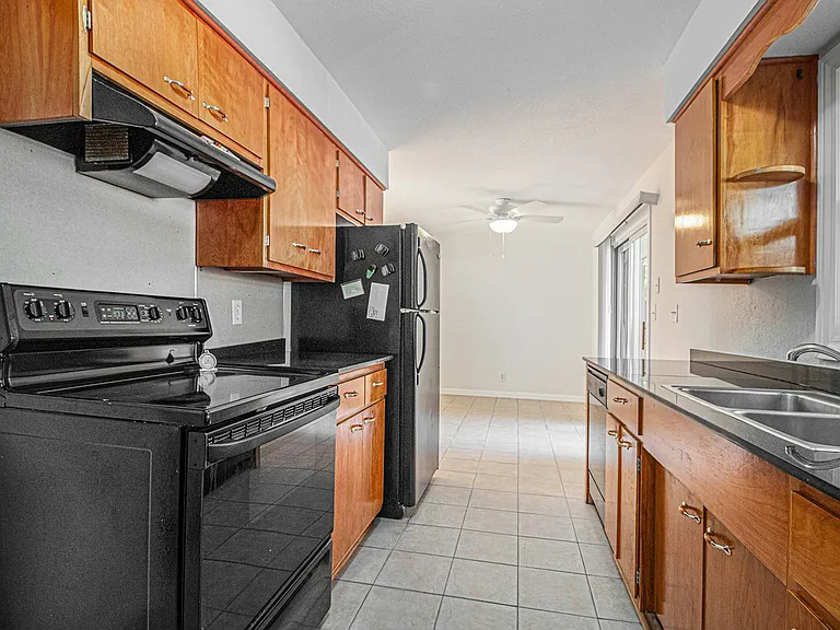 1035 N Maple Rd — Photo 10