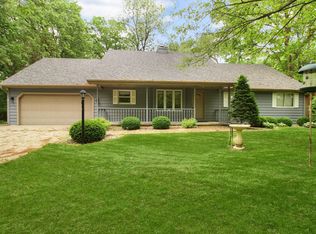 2853 S Forsythia Ln, Saint Anne, IL 60964