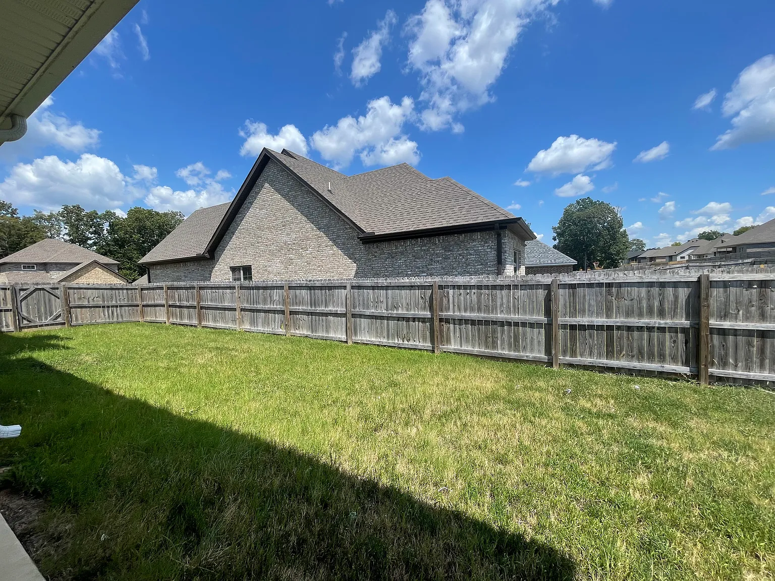 4 bed, 2496 sqft, $2,500 — Photo 3
