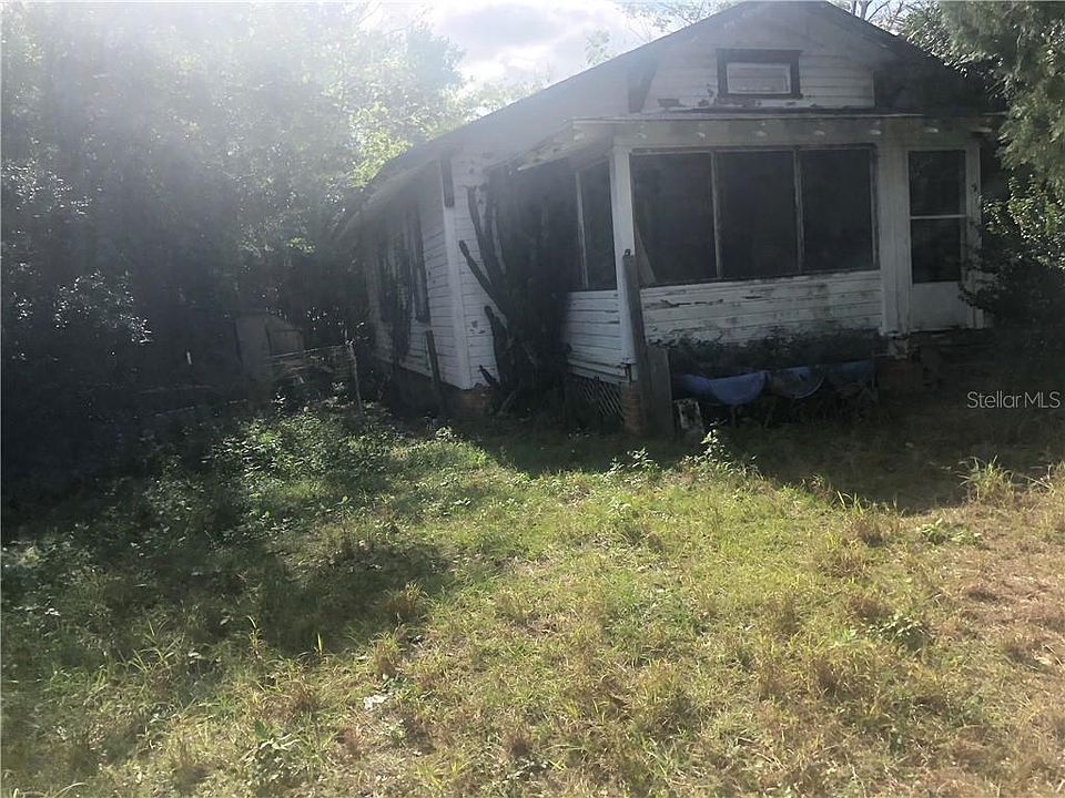 1st image of 9 Pine St E