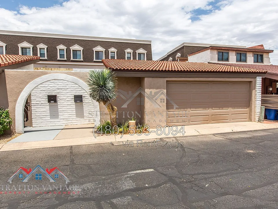 2638 E Roma Ave