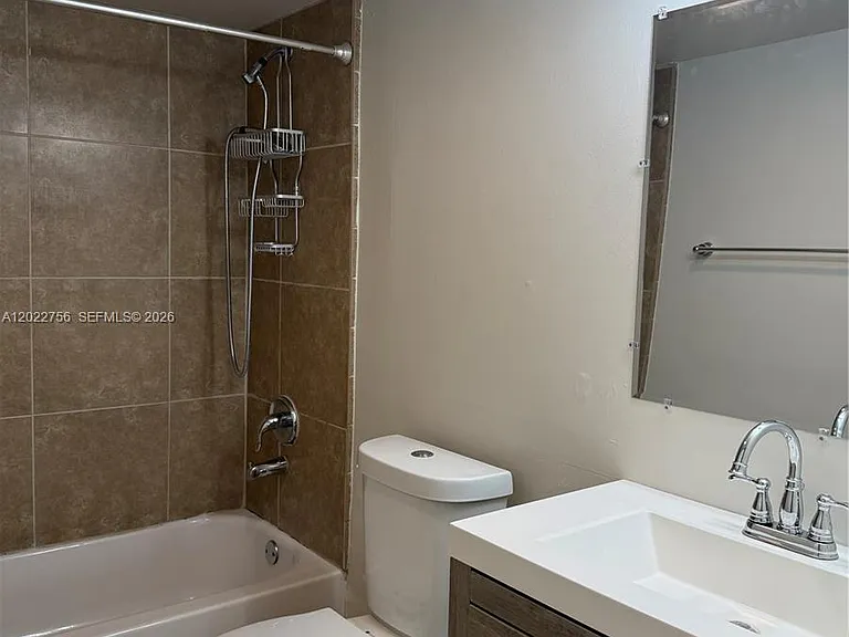 715 NE 2nd Ave #101 — Photo 8