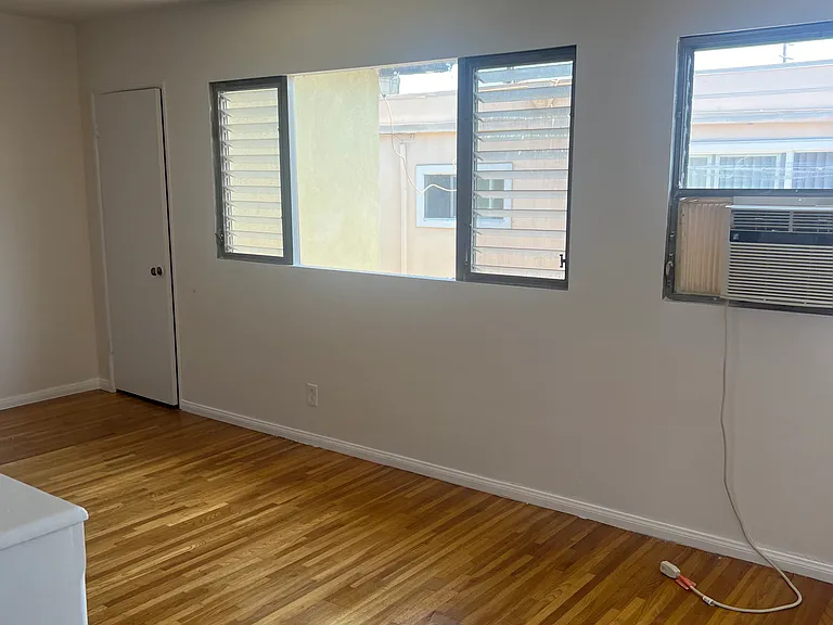 3426 Mentone Ave #7 — Photo 6