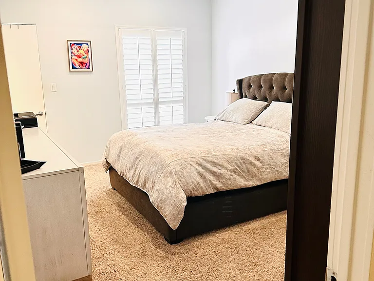 4900 Whitsett Ave #7 — Photo 16
