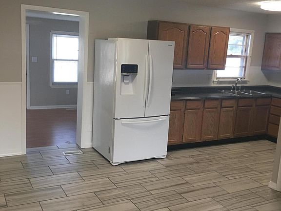 5th image of 1989 Greenleaf Dr