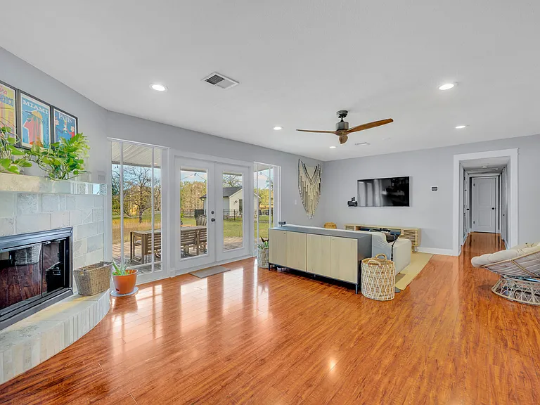 1081 Lake Weldona Dr — Photo 11