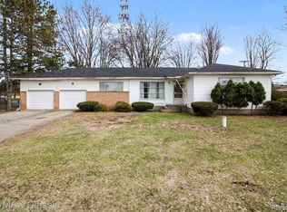 1076 Benstein Rd, Commerce Township, MI 48390