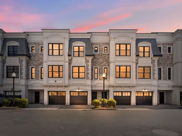 29 Marquis Ct, Edgewater, NJ 07020