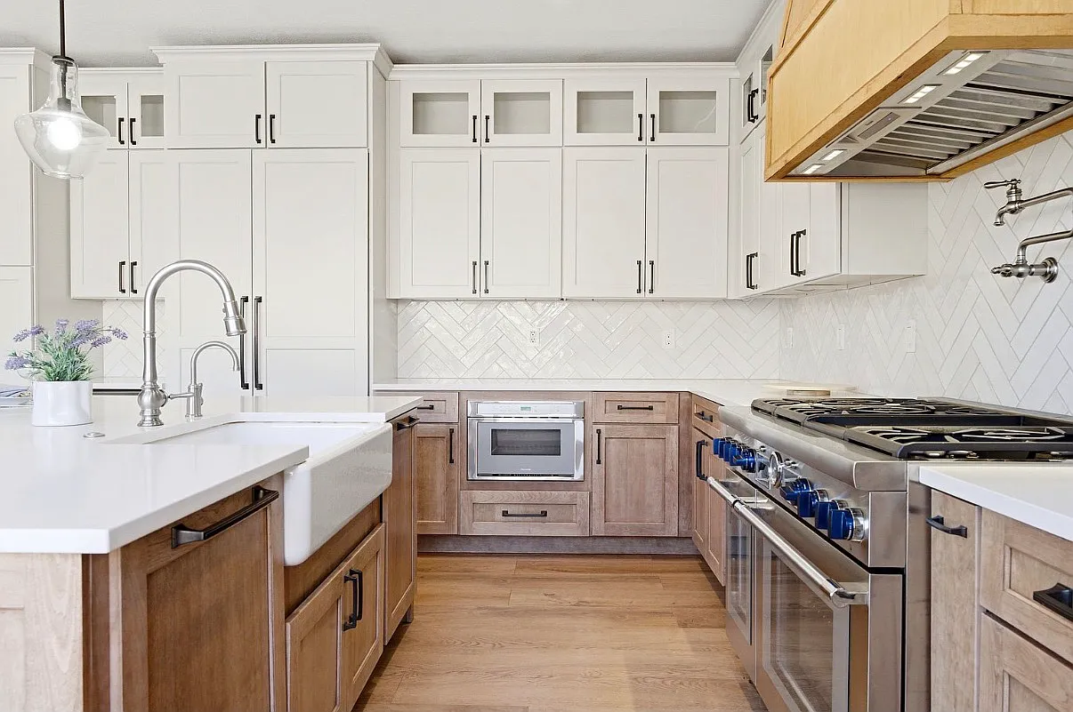 6 bed, 4504 sqft, $4,500 — Photo 4