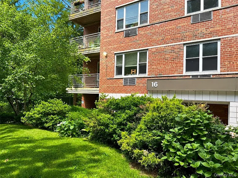 16 Lake St #4E — Photo 13