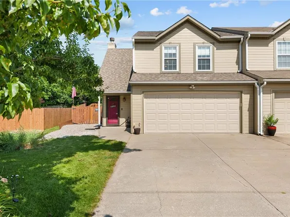 643 NE Swann Cir, Lees Summit, MO 64086