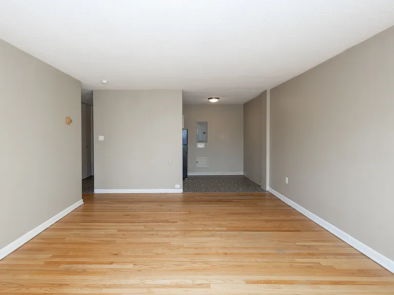 Kent Apartments — Photo 58