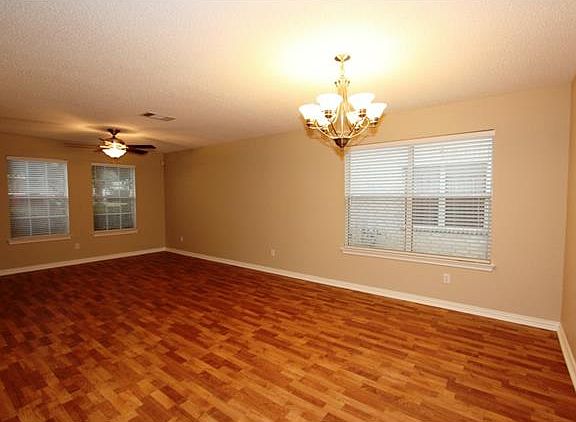 2nd image of 2001 Parksville Way