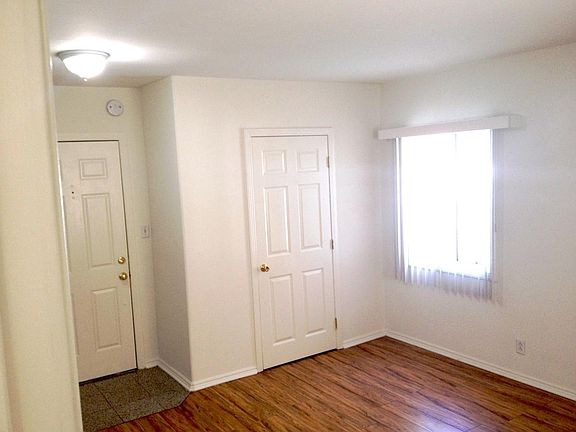 4th image of 4907 Beverly Blvd APT 10