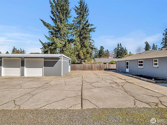 3rd image of 1314 N 188th Street