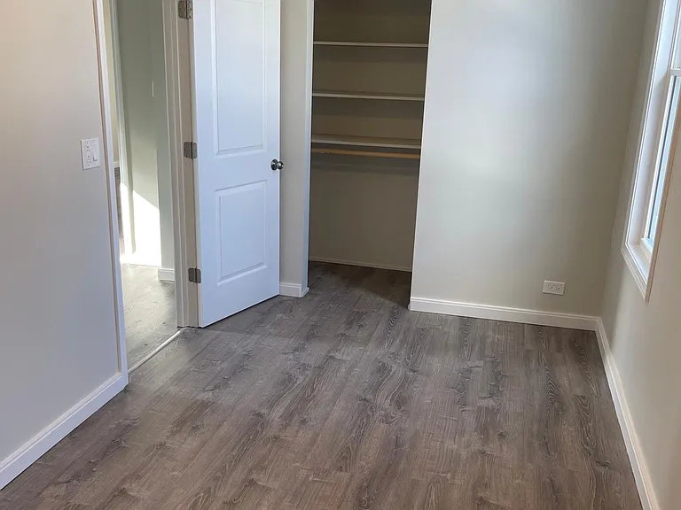 313 N Wolf Rd — Photo 16