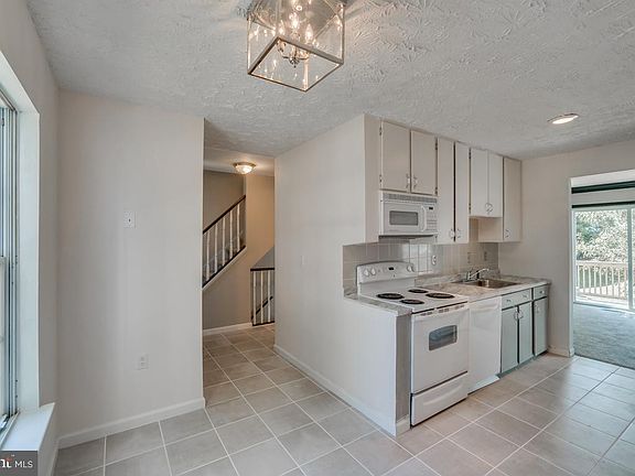 4th image of 4639 Woodway Pl