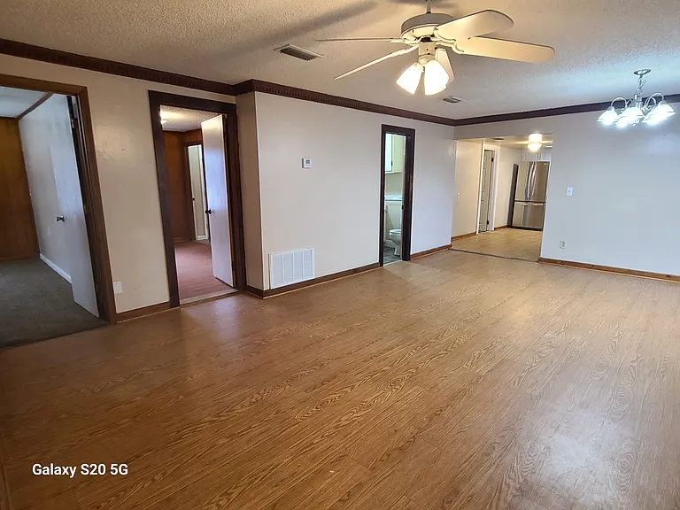 5381 Williams St — Photo 6