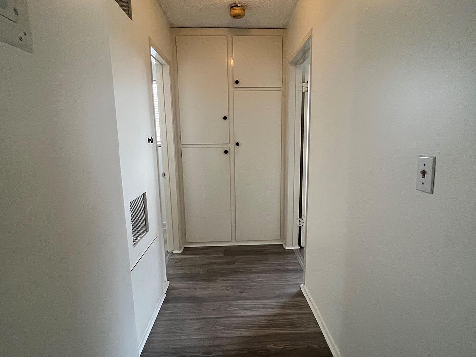 1st image of 325 N New Ave