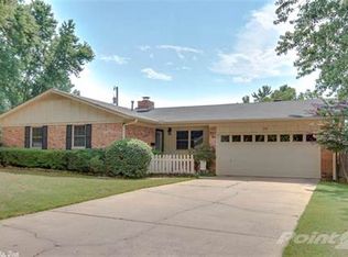 1319 Hillcrest Dr, Conway, AR 72034