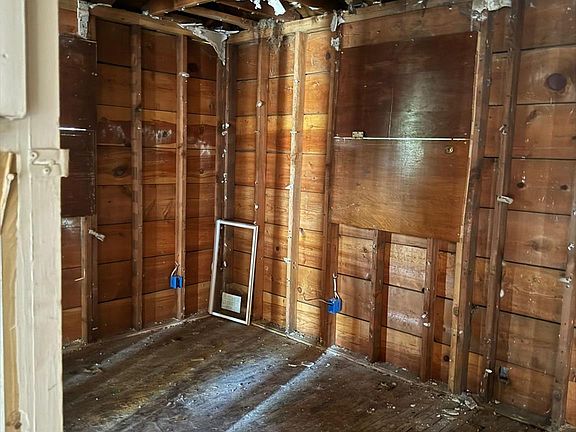 2nd image of 2825 Reynolds St