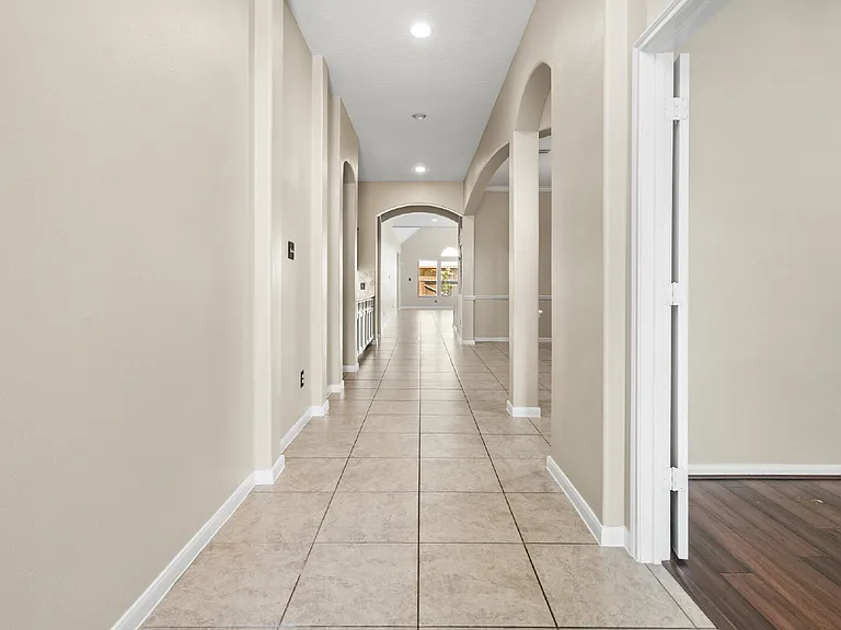 4713 La Escalona Dr — Photo 1