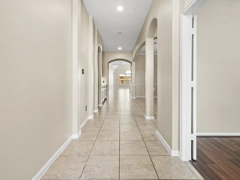 4713 La Escalona Dr