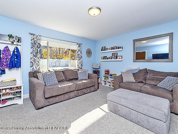 3rd image of 2837 Greenbriar Ave