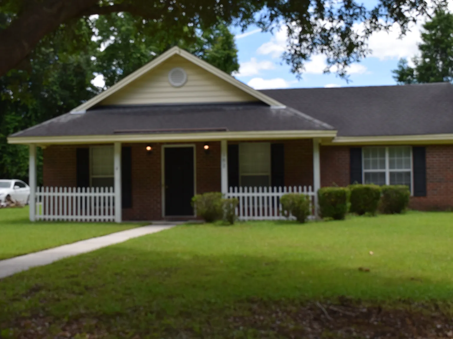 3 bed, 1196 sqft, $1,850 — Photo 1