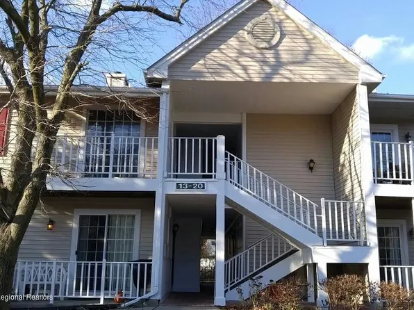 14 Sun Beau Ct, Tinton Falls, NJ 07724