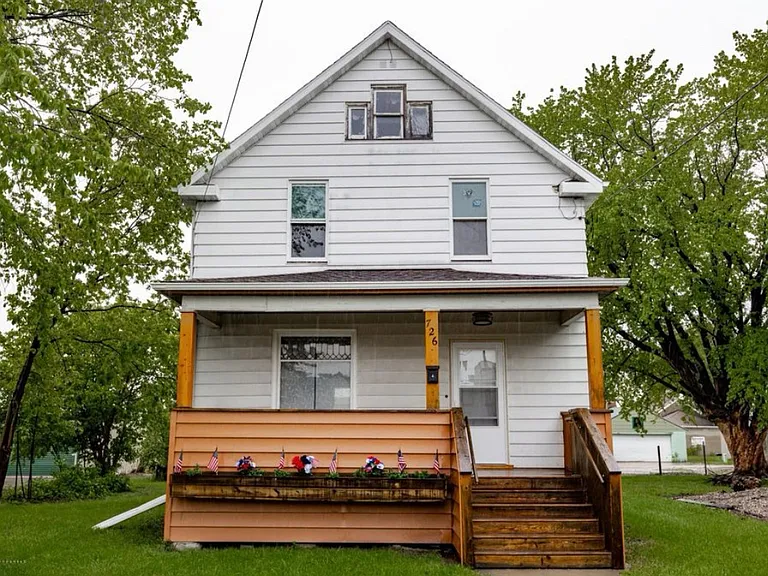726 College St N — Photo 3