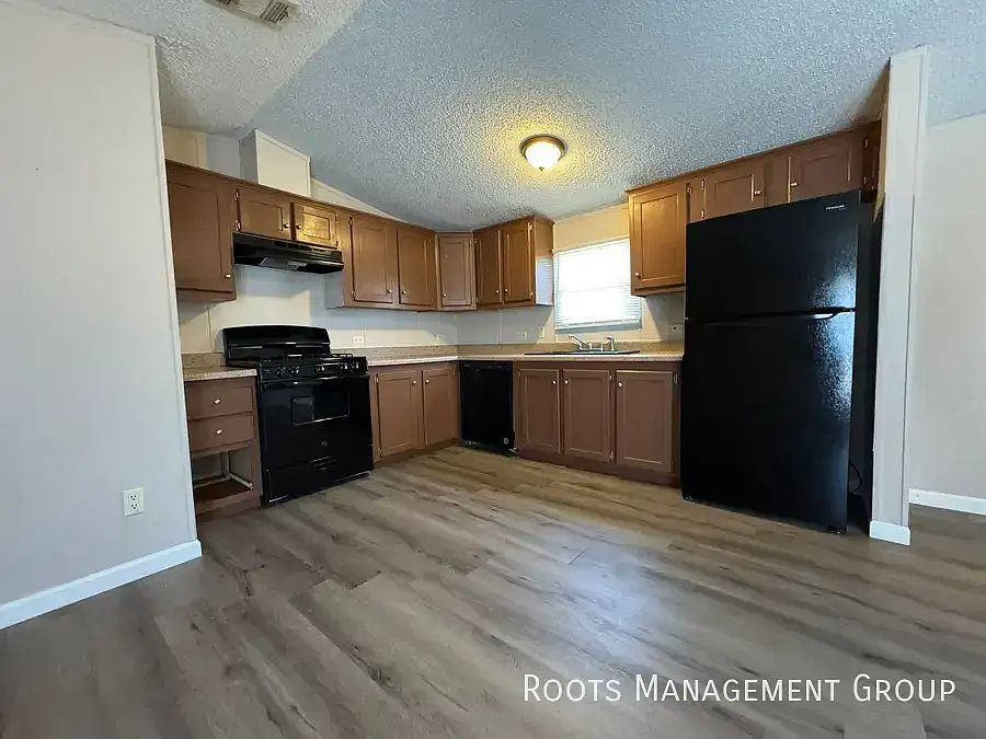 1st image of 1500 W 27th St #8