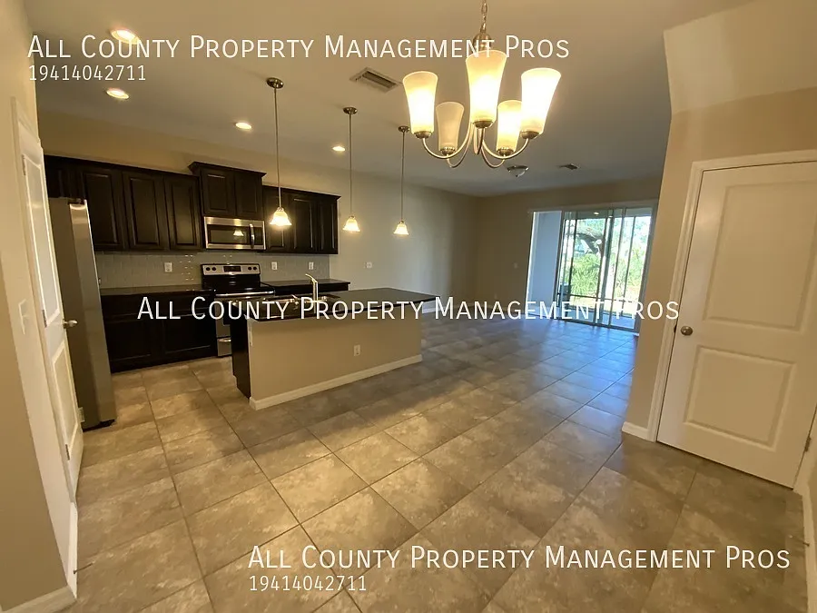 Promenade on Palmer Ranch / Pool with Cabana! / Gated Community / Modern & Open Concept Kitchen /... — Photo 4