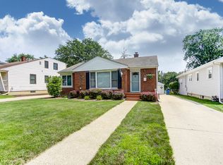 41 S Charles Ave, Villa Park, IL 60181