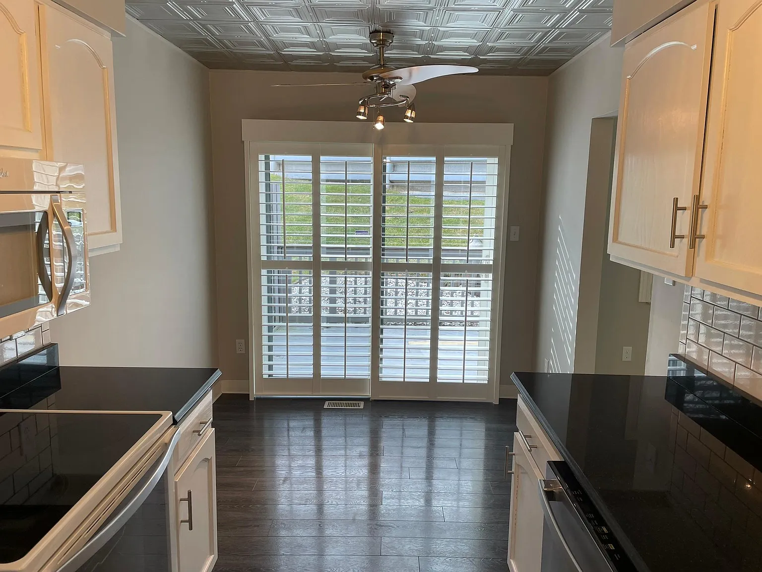 3 bed, 2.5 bath, 1751 sqft, $1,895 — Photo 3