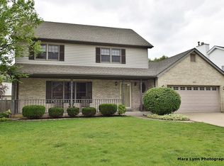 620 Doral Ln, North Aurora, IL 60542