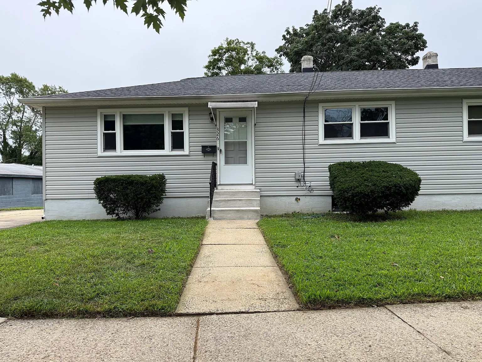 2 bed, 1000 sqft, $2,000 — Photo 1