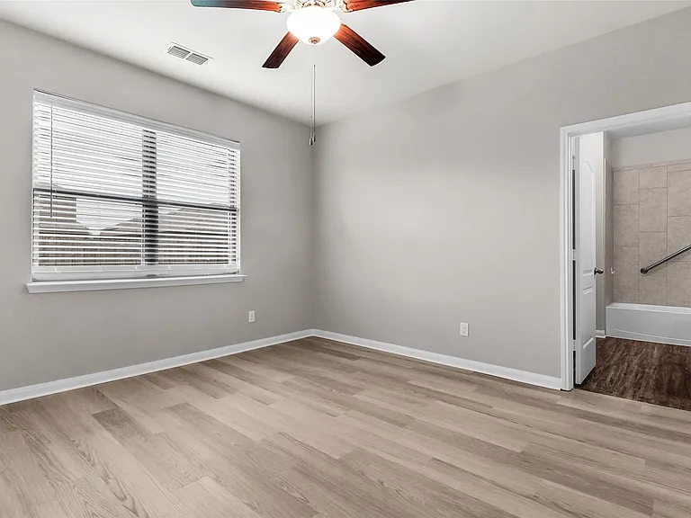 124 Bowen St — Photo 12