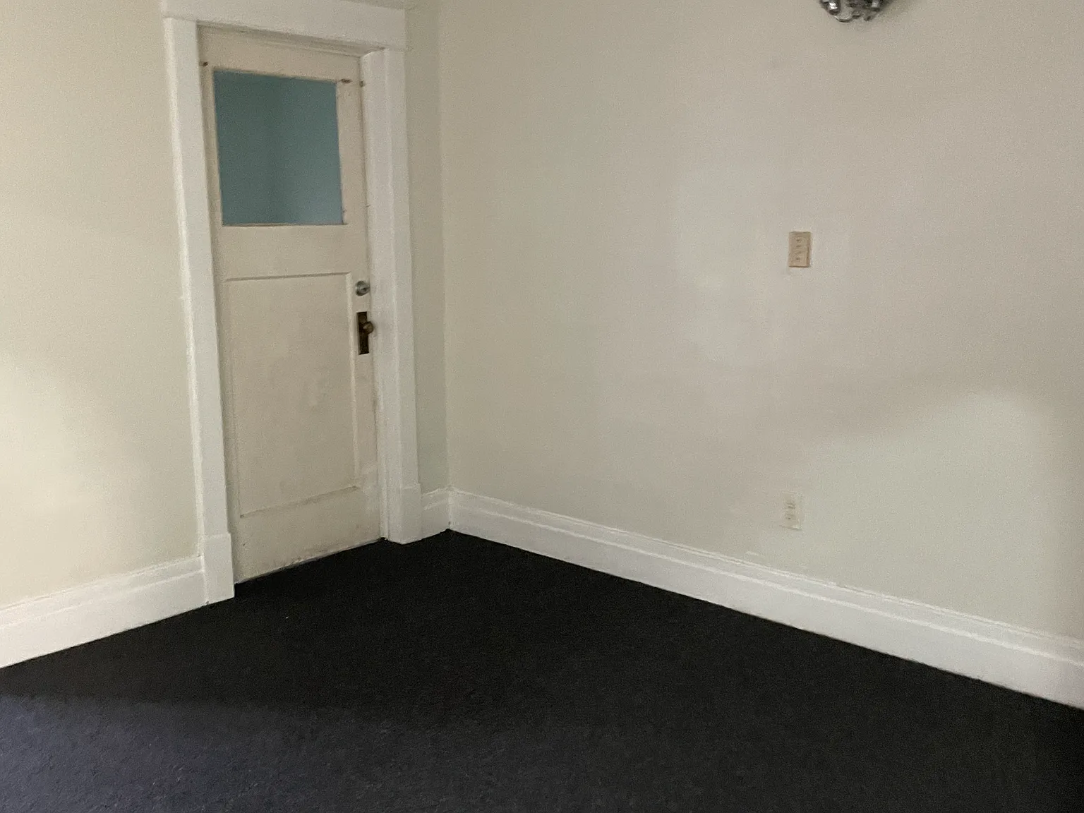 3 bed, 1500 sqft, $1,300 — Photo 2