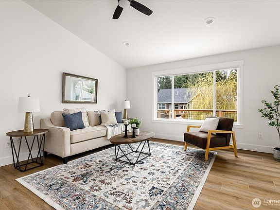 5th image of 4817 Lawrence Avenue