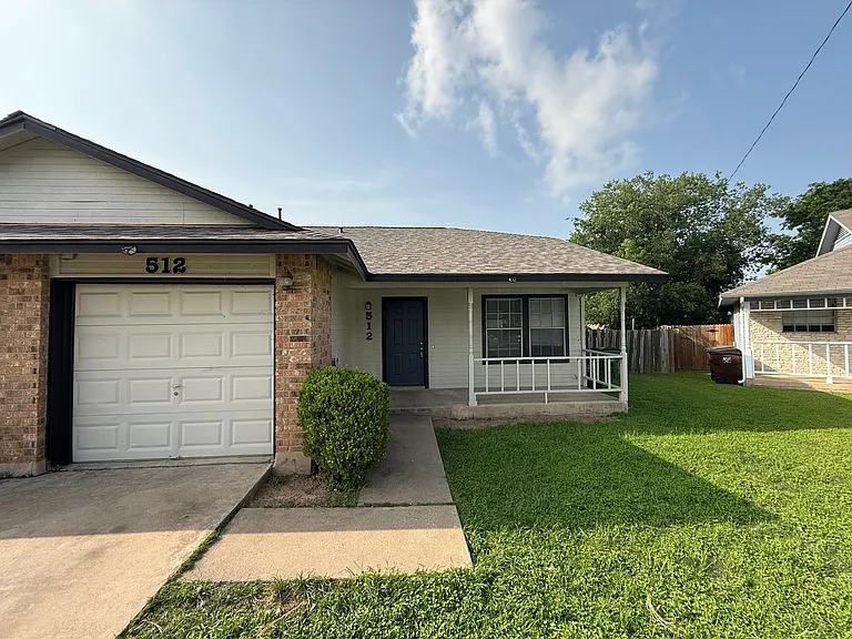512 Willowbend Cv — Photo 2